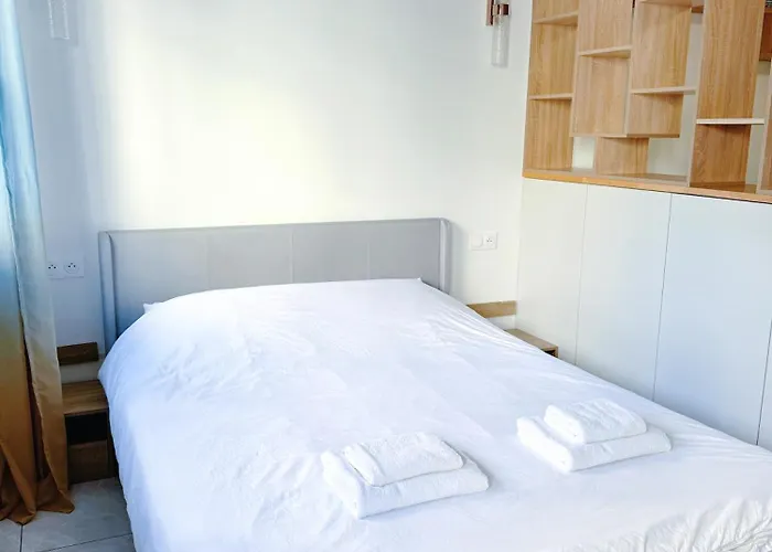 לינה וארוחת בוקר Elegant And Comfortable Jouvenet